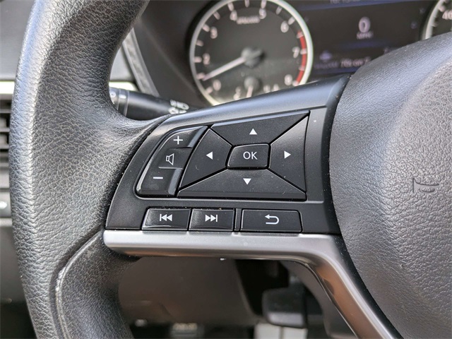 Vehicle image 15 of 26