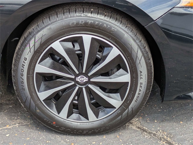 Vehicle image 10 of 26