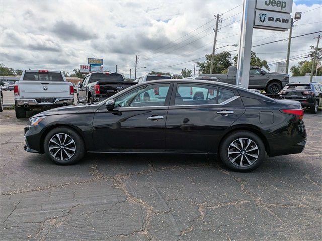 Vehicle image 9 of 26