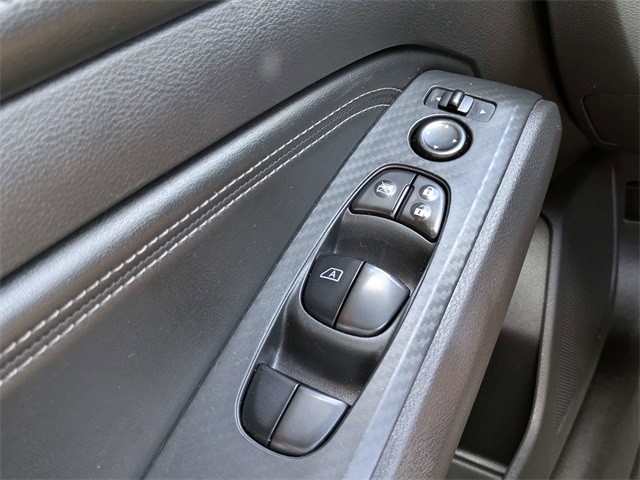 Vehicle image 21 of 26