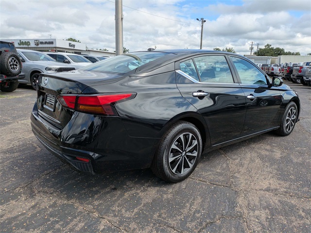 Vehicle image 6 of 26