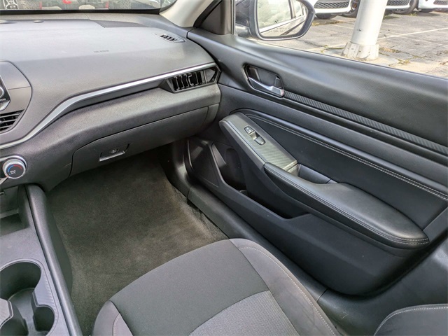 Vehicle image 14 of 26