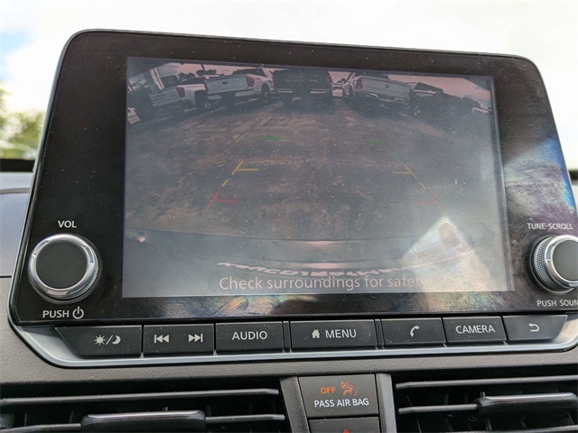 Vehicle image 17 of 26