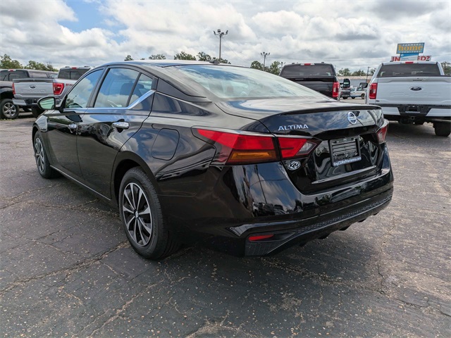 Vehicle image 8 of 26
