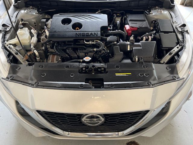 Vehicle image 33 of 34