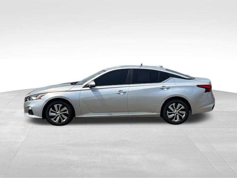 Vehicle image 10 of 34