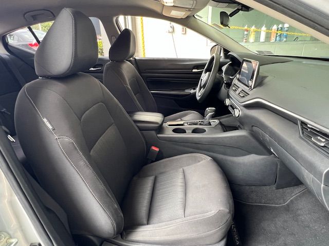 Vehicle image 17 of 34