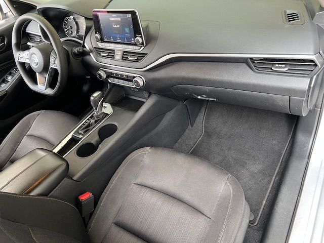 Vehicle image 16 of 34