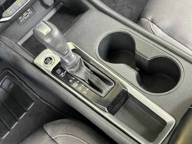 Vehicle image 22 of 34