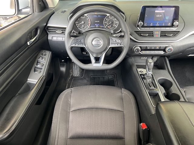 Vehicle image 23 of 34