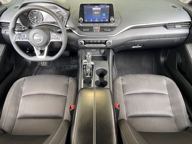 Vehicle image 18 of 34