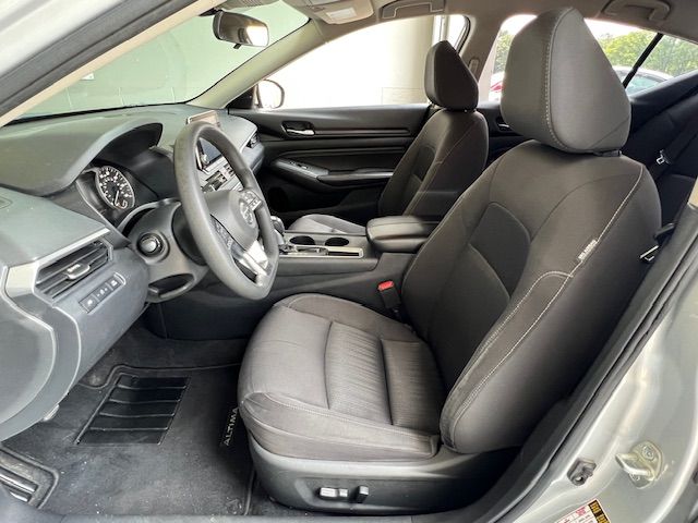 Vehicle image 13 of 34