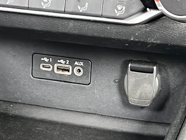 Vehicle image 21 of 34