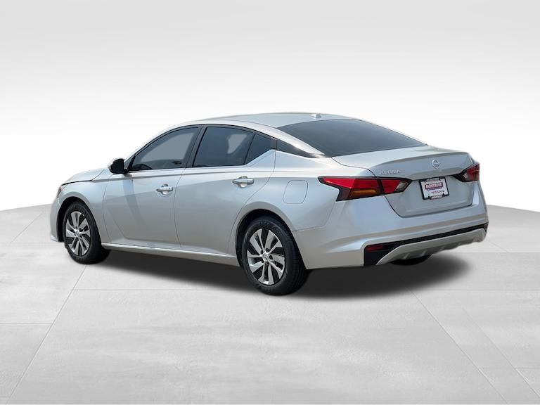 Vehicle image 9 of 34