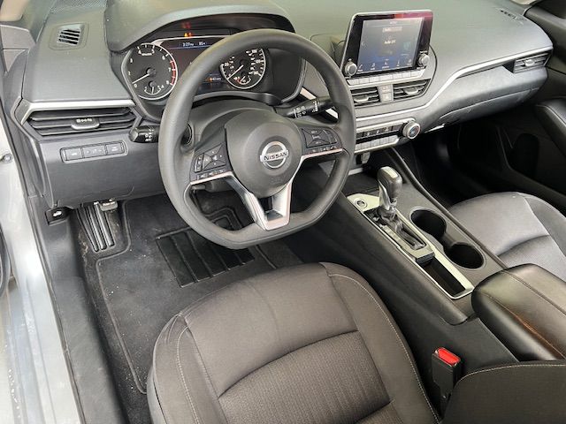 Vehicle image 12 of 34