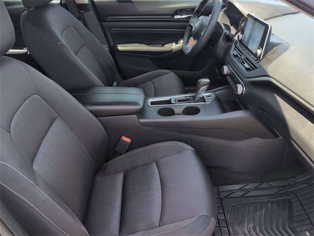 2020 Nissan Altima 2.5 S Image 13 of 32