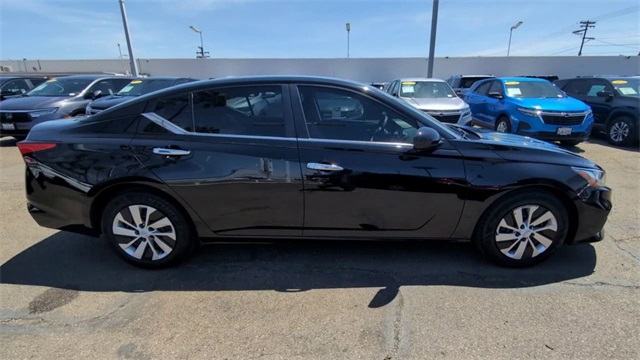 2020 Nissan Altima 2.5 S Image 4 of 32