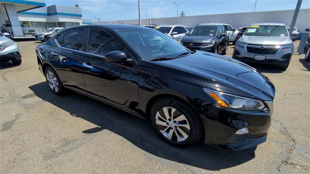 2020 Nissan Altima 2.5 S Image 3 of 32