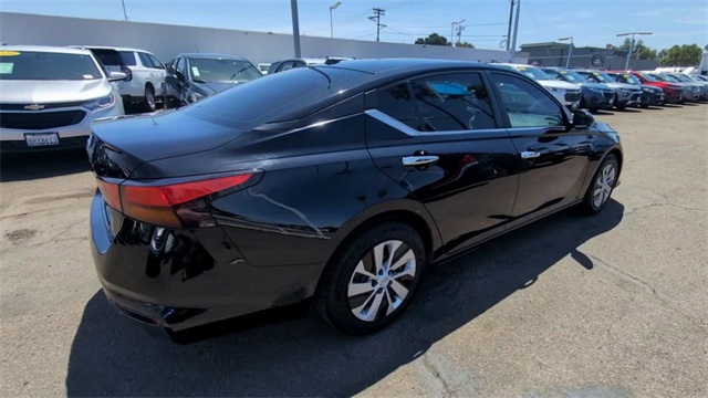2020 Nissan Altima 2.5 S Image 5 of 32
