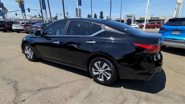 2020 Nissan Altima 2.5 S Image 6 of 32