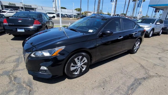 2020 Nissan Altima 2.5 S Image 1 of 32