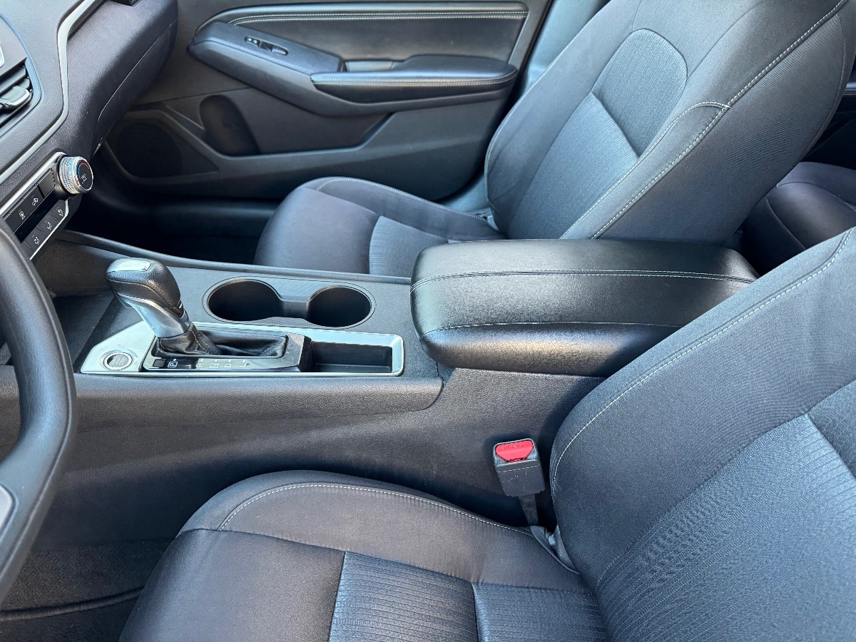 Vehicle image 11 of 17
