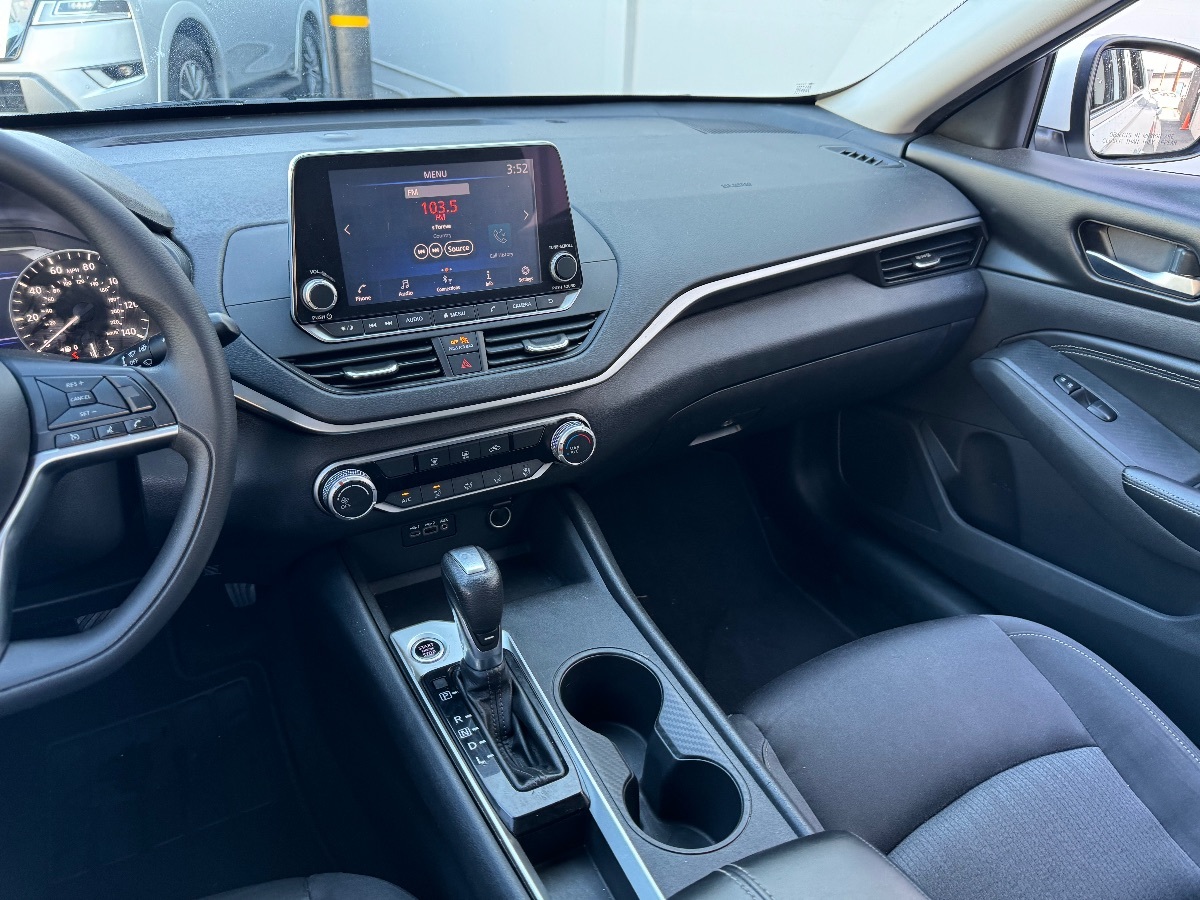 Vehicle image 16 of 17