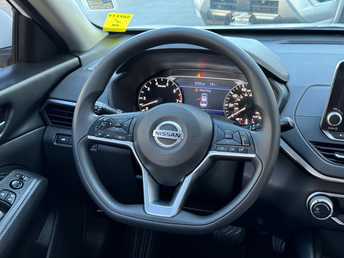 Vehicle image 15 of 17