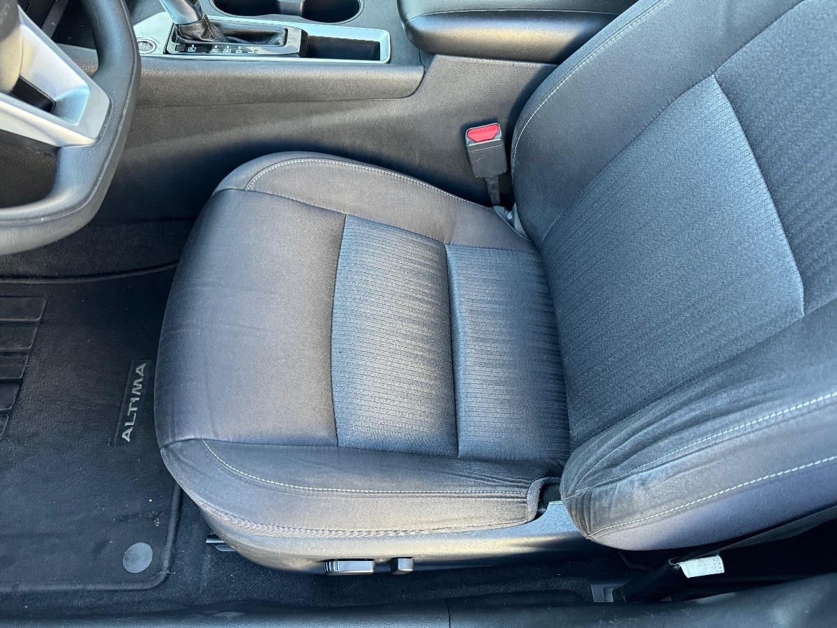 Vehicle image 9 of 17