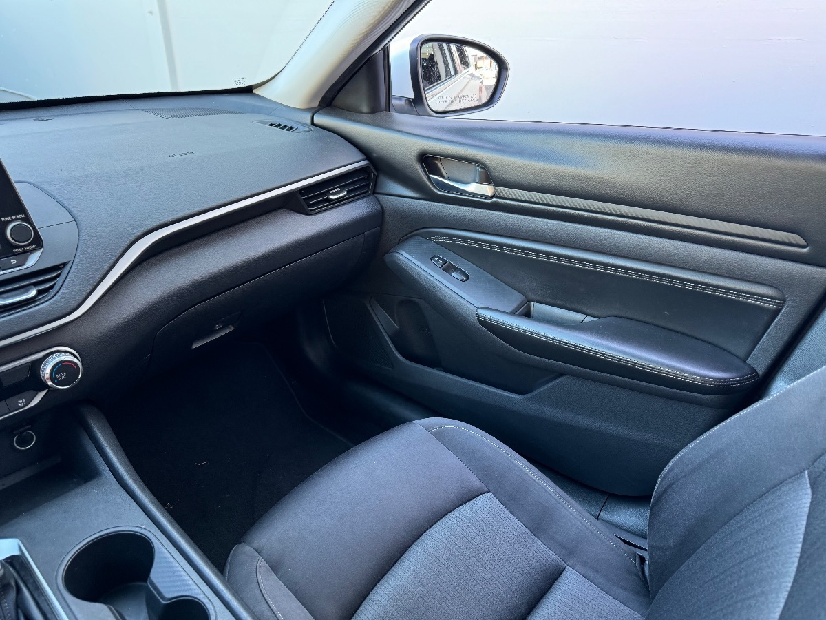 Vehicle image 17 of 17