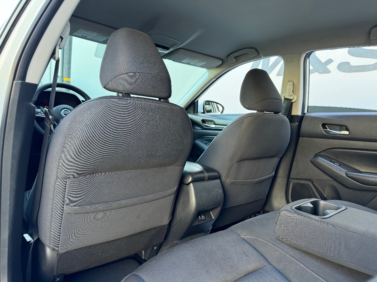 Vehicle image 14 of 17