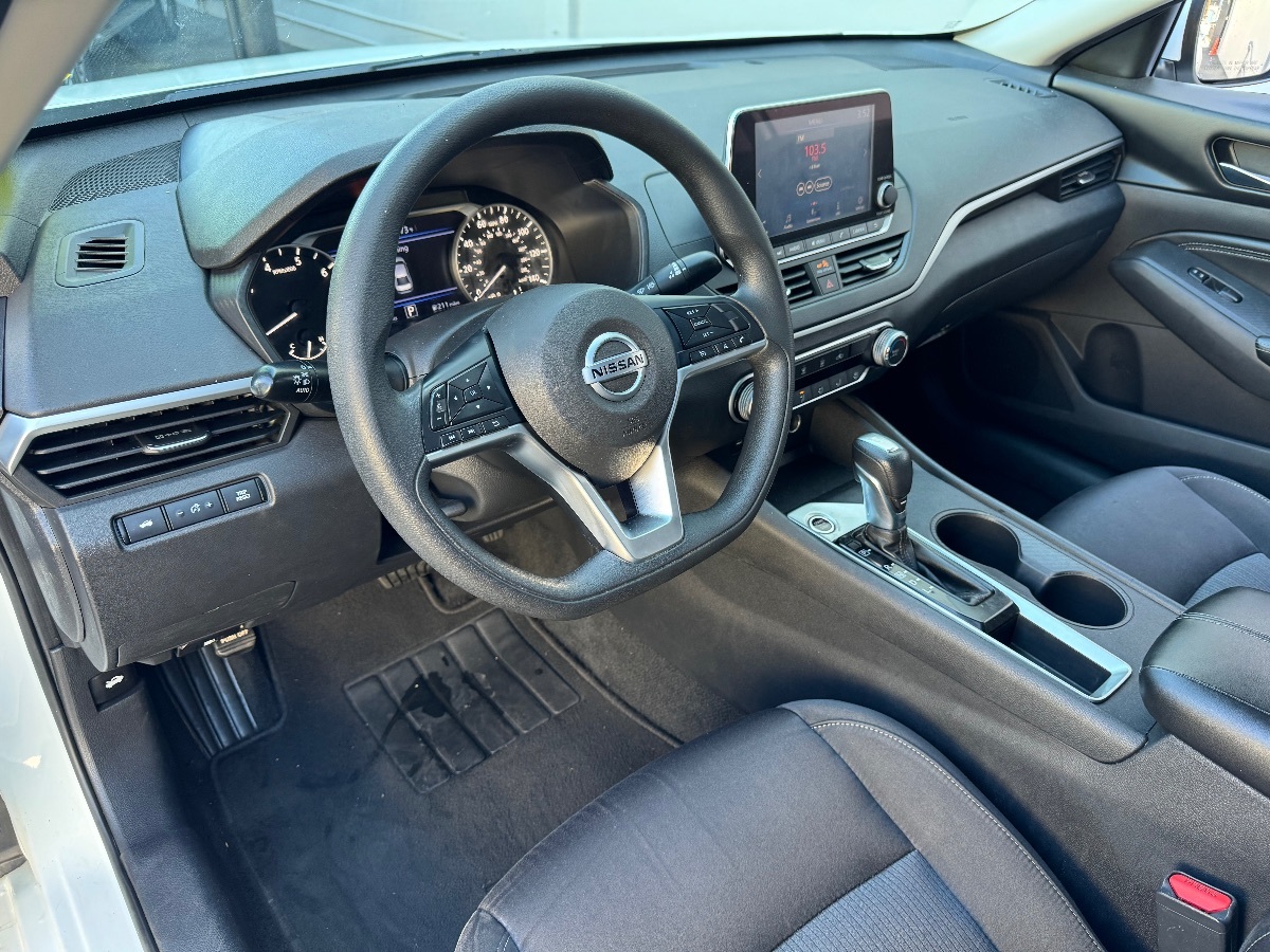 Vehicle image 8 of 17
