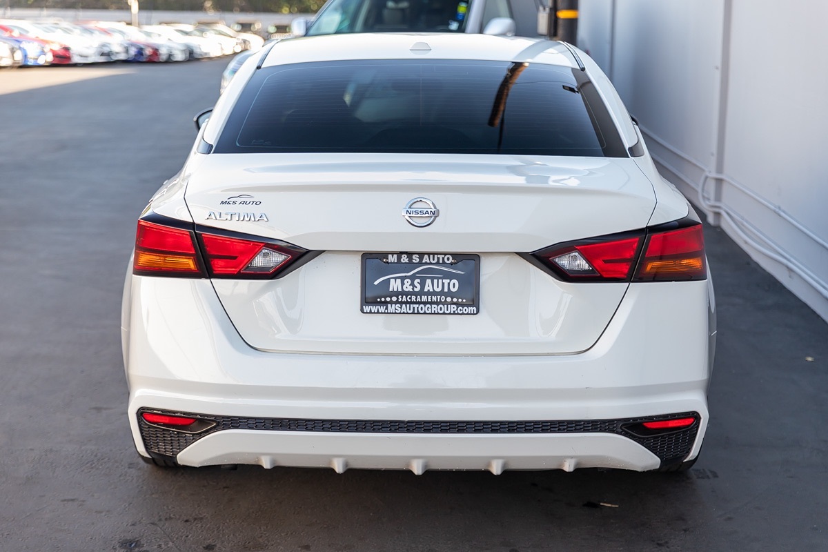 Vehicle image 6 of 17