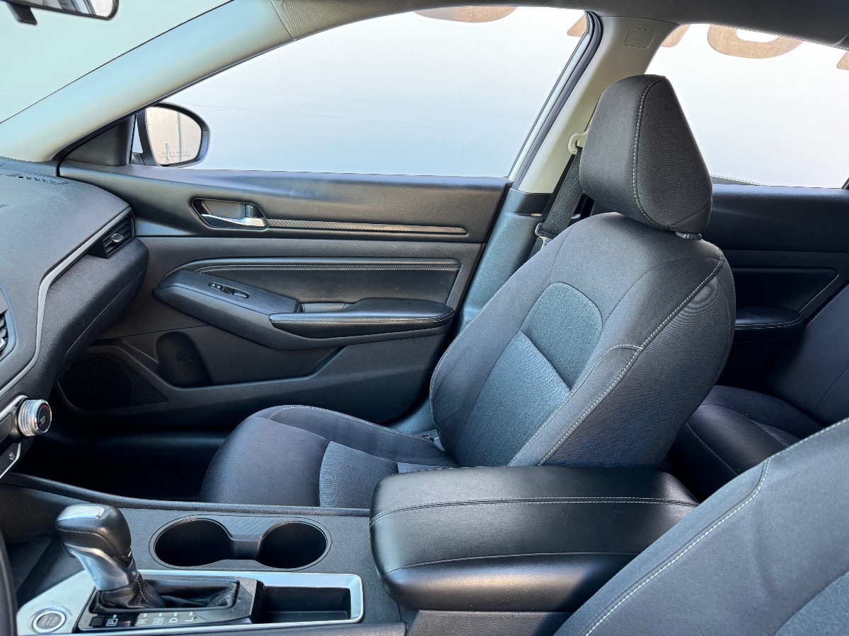 Vehicle image 10 of 17