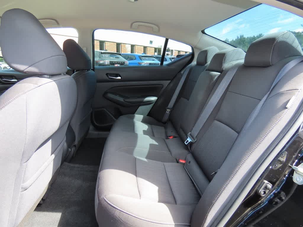 Vehicle image 9 of 26