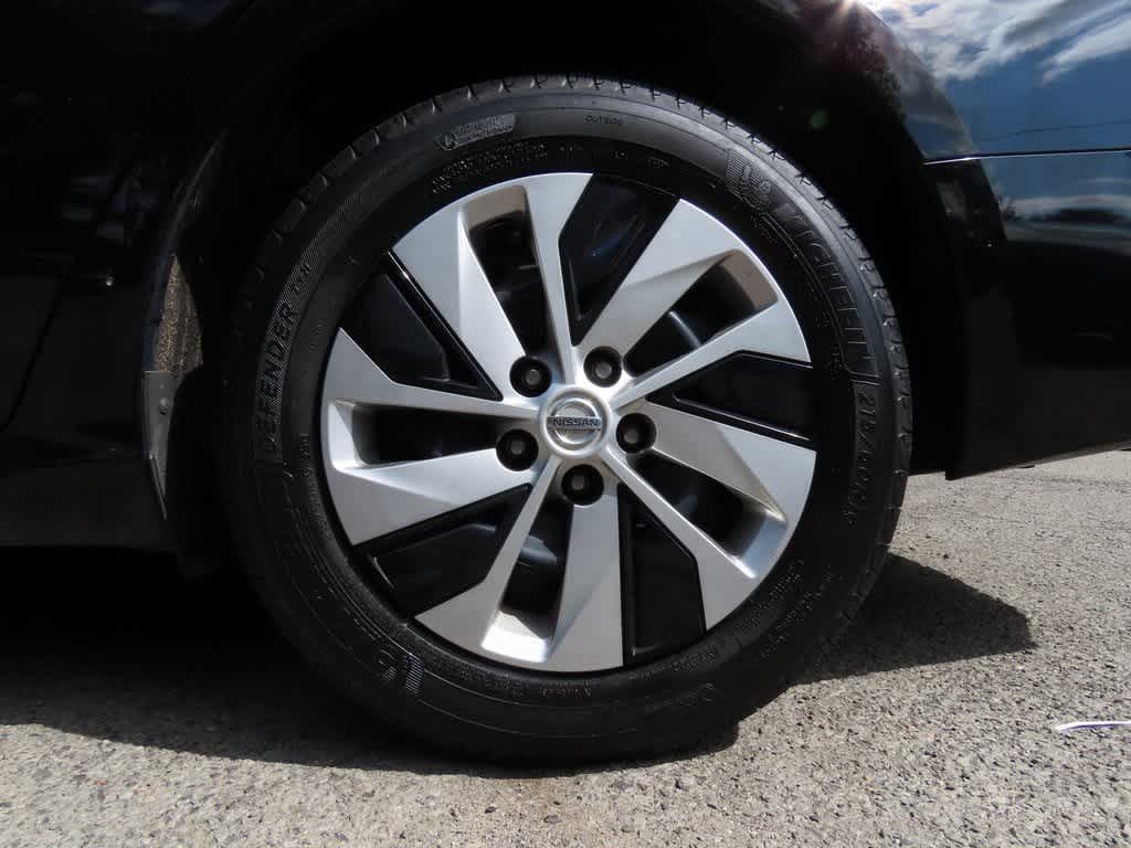 Vehicle image 6 of 26