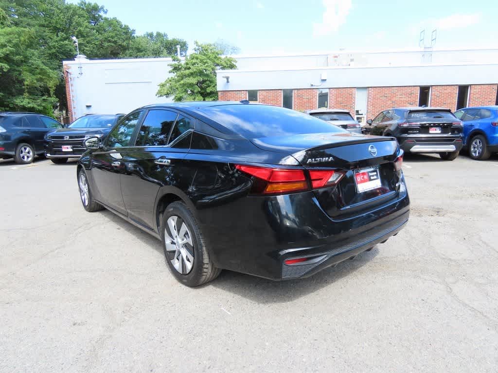 Vehicle image 3 of 26