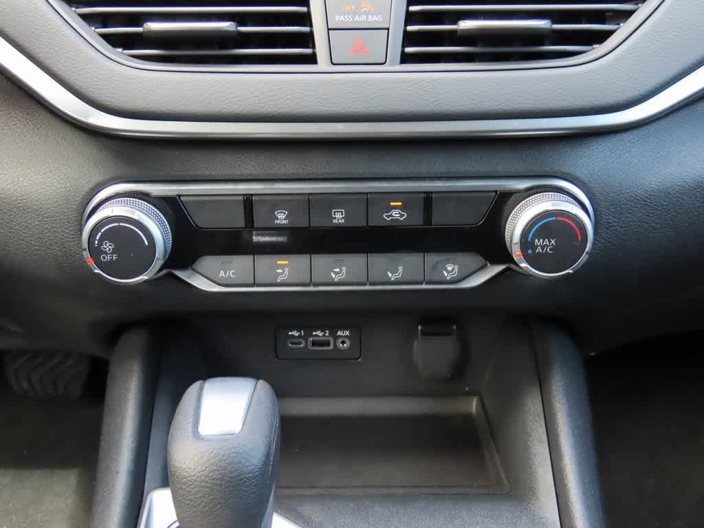 Vehicle image 24 of 26