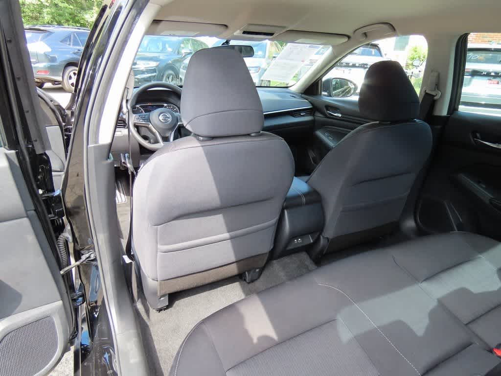 Vehicle image 11 of 26