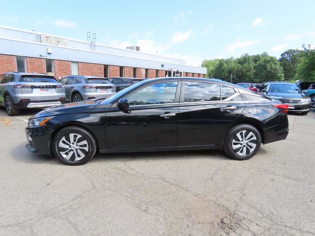 Vehicle image 4 of 26
