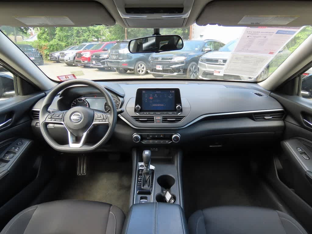 Vehicle image 12 of 26