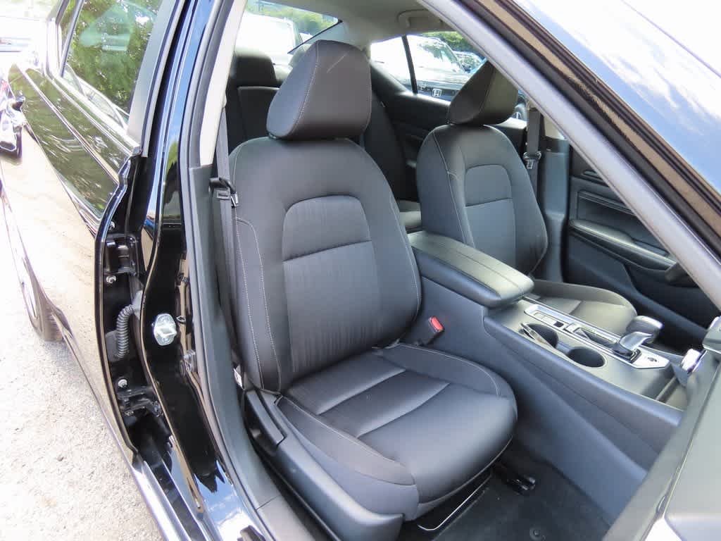 Vehicle image 10 of 26