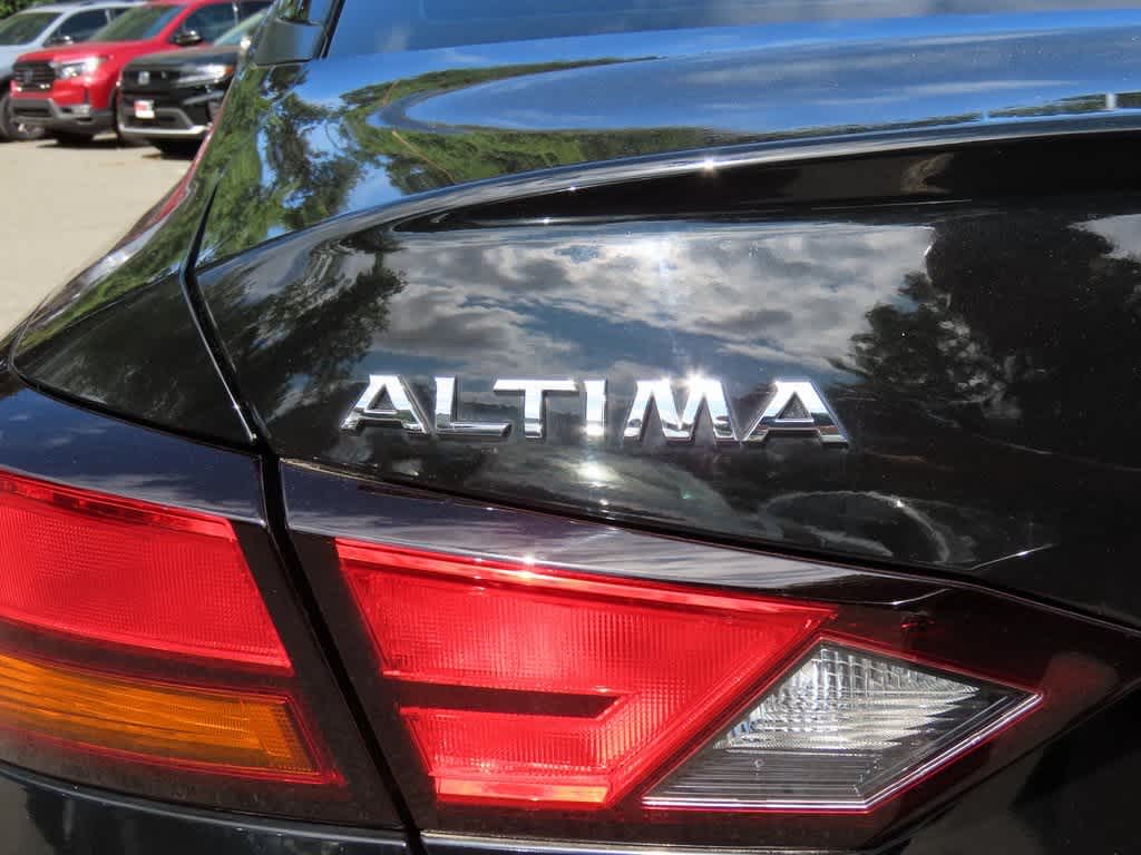 Vehicle image 17 of 26