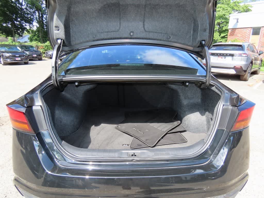 Vehicle image 7 of 26