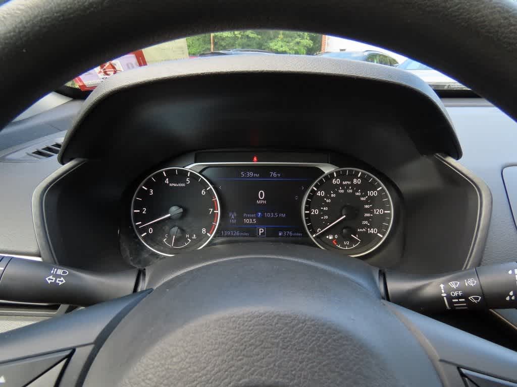 Vehicle image 15 of 26