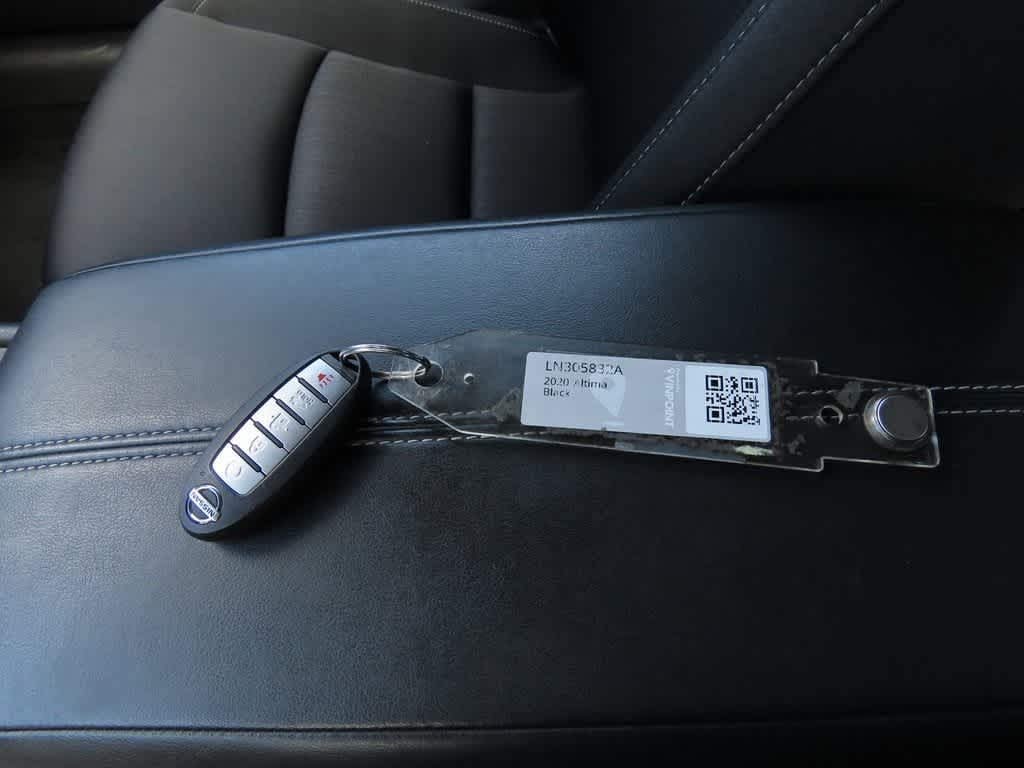 Vehicle image 21 of 26