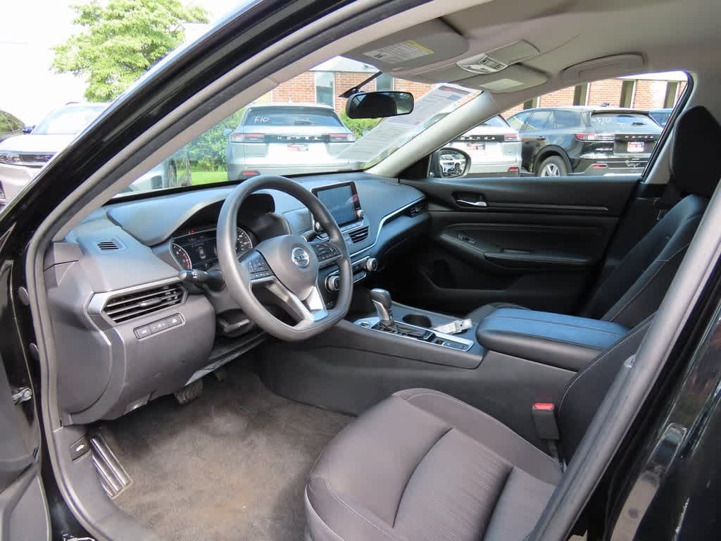 Vehicle image 13 of 26