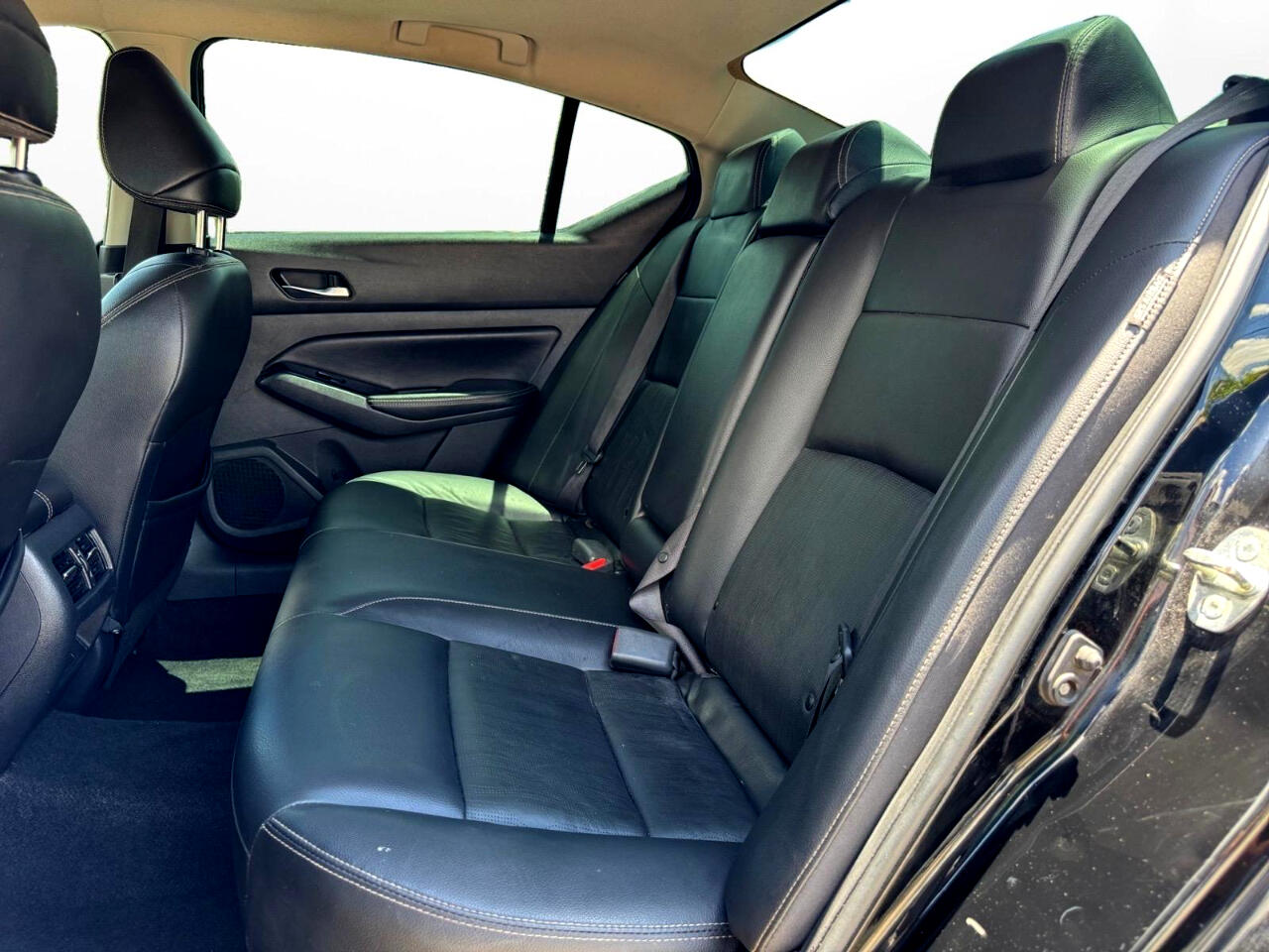 Vehicle image 23 of 26