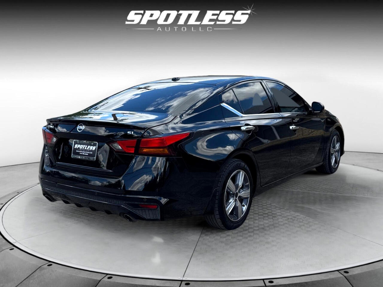 Vehicle image 7 of 26
