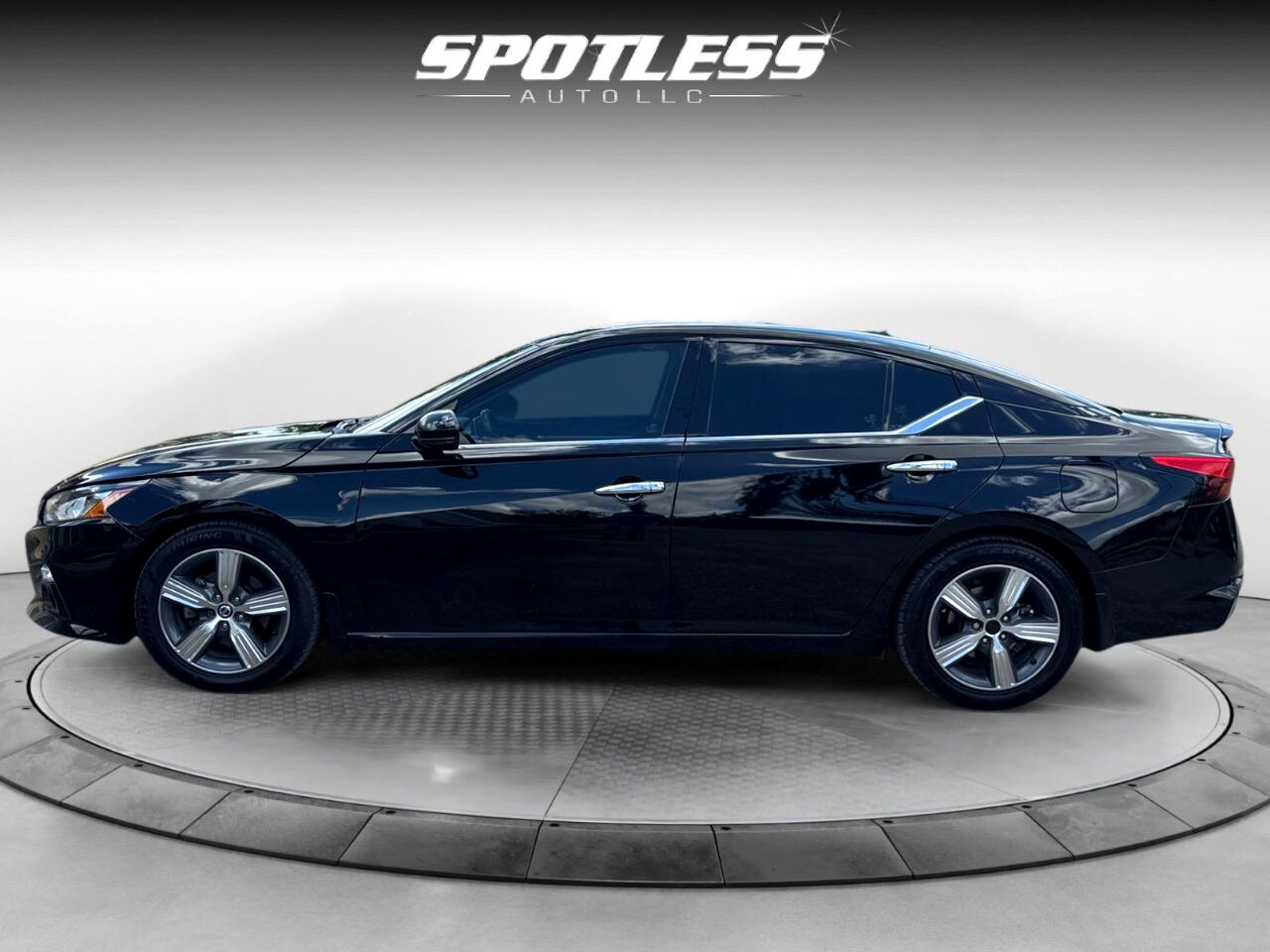 Vehicle image 10 of 26